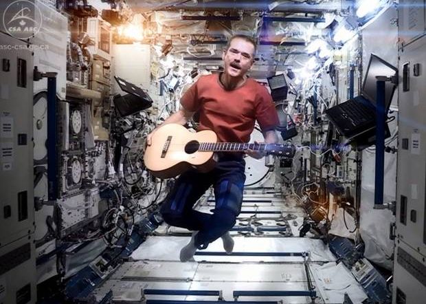 Chris Hadfield, astronautul vedeta, si-a anuntat retragerea Chris Hadfield Astronautul Vedeta Si A Anuntat Retragerea
