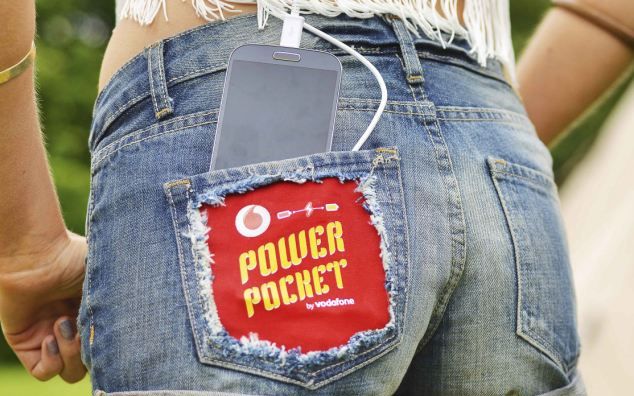 Pantalonii scurti si sacul de dormit care-ti incarca telefonul Pantalonii Scurti Si Sacul De Dormit Care Ti Incarca Telefonul