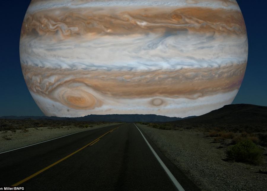 Exercitiu de imaginatie: Cum s-ar fi vazut planetele din sistemul nostru solar daca ar fi aproape de noi precum Luna Exercitiu De Imaginatie Cum S Ar Fi Vazut Planetele Din Sistemul Nostru Solar Daca S Ar Fi Aflat La Aceeasi