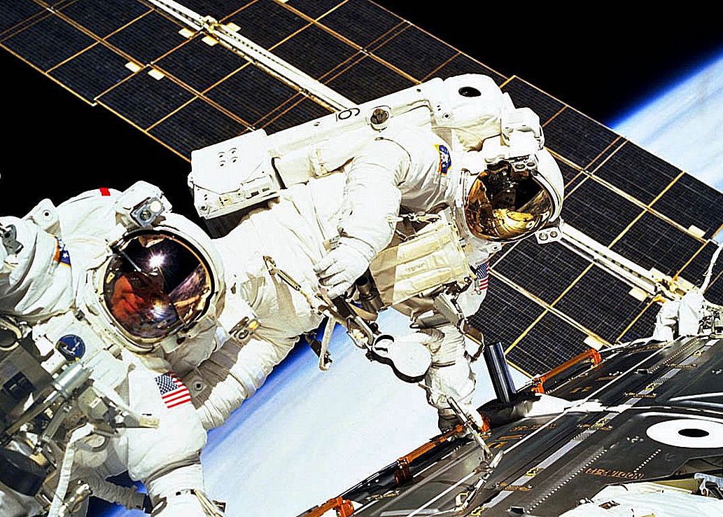 Romanii uimesc NASA. Tot mai multi elevi castiga la concursul anual organizat de agentie VIDEO Romanii Romani Uimesc Nasa Tot Mai Multi Elevi Castiga La Concursul Anual Organizat De Agentie Video