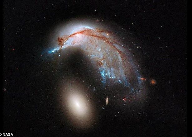 Imagini in premiera surprinse de telescopul Hubble. NASA: Se afla la o distanta de peste 320 de milioane de ani lumina de noi Imagini In Premiera Surprinse De Telescopul Hubble Nasa Se Afla La O Distanta De Peste 320 Milioane De