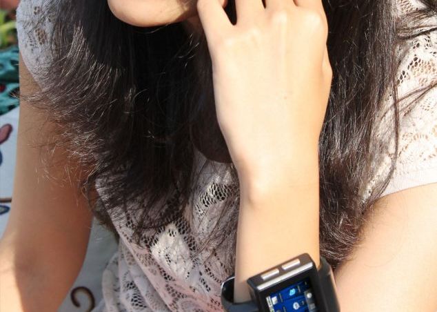 Cativa tineri se bat cu gigantii din tehnologie pentru lansarea ceasului inteligent Un Grup De Tineri Se Bate Cu Gigantii Din Tehnologie Pentru Lansarea Ceasului Inteligent