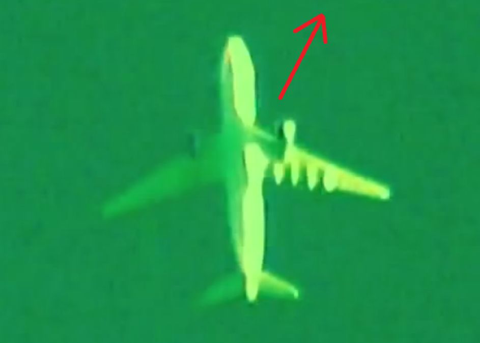 Fenomen SF. Un obiect dubios a zburat in apropierea unui avion de pasageri VIDEO Fenomen Sf Un Obiect Dubios A Zborat In Apropierea Unui Avion De Pasageri Video