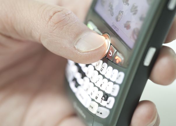 Telefonul Mobil Poate Fi Reincarcat Cu Ajutorul Urinei