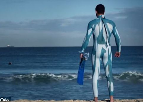 Costumul de surf invizibil , protectia cea mai buna impotriva rechinilor VIDEO Costumul De Surf Invizibil Protectia Cea Mai Buna Impotriva Rechinilor Video