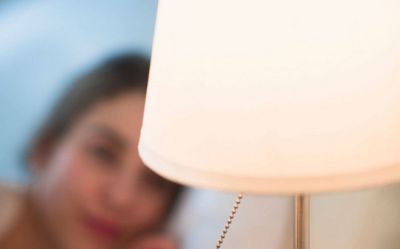 Lumina puternica ii face pe oameni mai onesti