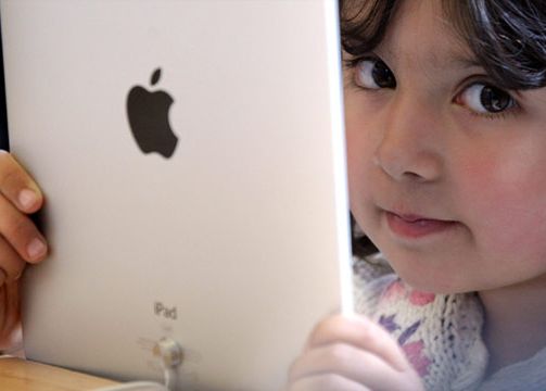 Generatia Ipad Va Invata Mai Putine Cuvinte Oralitatea Fiind Din Ce In Ce Mai Putin Folosita