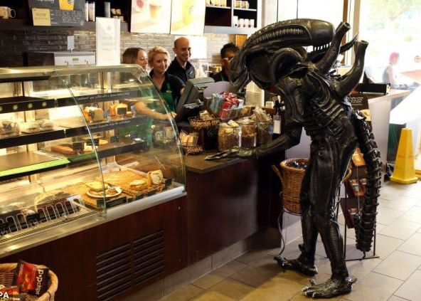 Geekfest Raiul Londonez Pentru Iubitorii De Filme Sf Si Benzi Desenate