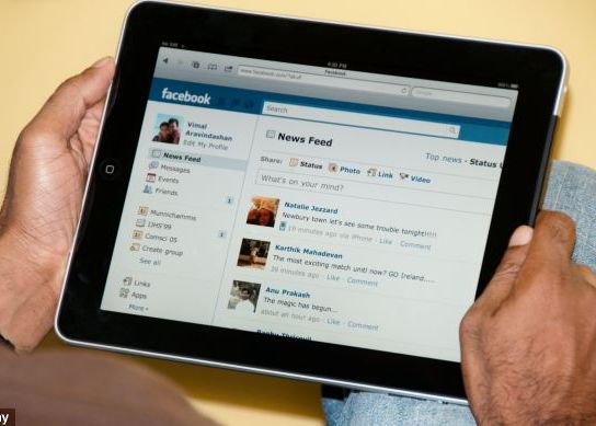 Peste 80% din utilizatorii de Facebook acceseaza contul de pe smartphone-uri si tablete Peste 80 Dintre Utilizatorii De Facebook Isi Acceseaza Contul De Pe Smartphone Uri Si Tablete