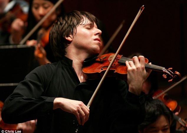 Un muzician de succes este unul care isi impacheteaza produsul vizual cat mai bine posibil Un Muzician De Succes Este Unul Care Isi Impacheteaza Produsul Vizual Cat Mai Bine Posibil