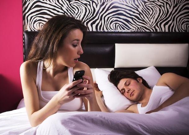 Boyfriend Tracker Aplicatia Care Le Ajuta Pe Femeile Geloase Sa Isi Tina Prietenul Sub Observatie