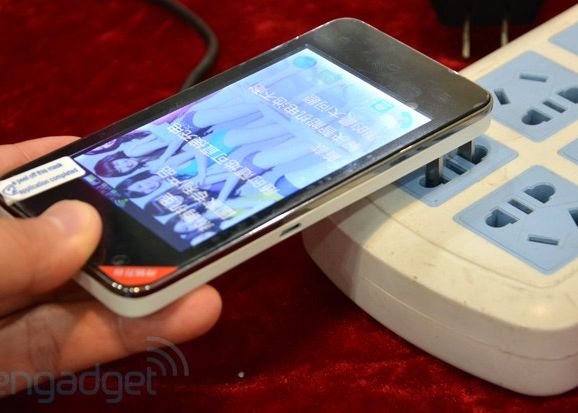 Daxian N100i, telefonul pe care il bagi direct in priza. VIDEO Daxian N100i Telefonul Pe Care Il Bagi Direct In Priza Video