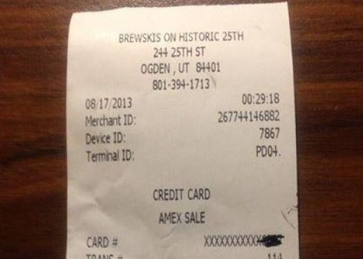 Ipadul Nu L A Lasat Sa Dea Bacsis Mare Asa Ca A Platit Cu Bani Cash Cat A Primit Chelnerul