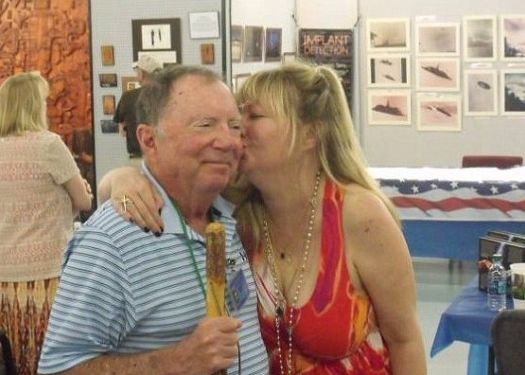 Barbatul Care Sustine Ca A Vazut Fragmente Din Nava De La Roswell A Murit Citind O Carte Despre Ozn