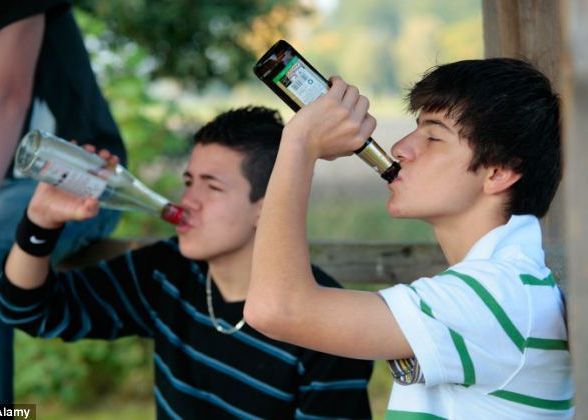 Muzica incurajeaza consumul de alcool: o treime din versurile cantecelor lansate in ultimii trei ani contin cuvantul alcool Muzica Incurajeaza Consumul De Alcool O Treime Din Versurile Cantecelor Lansate In Ultimii Trei Ani Contin