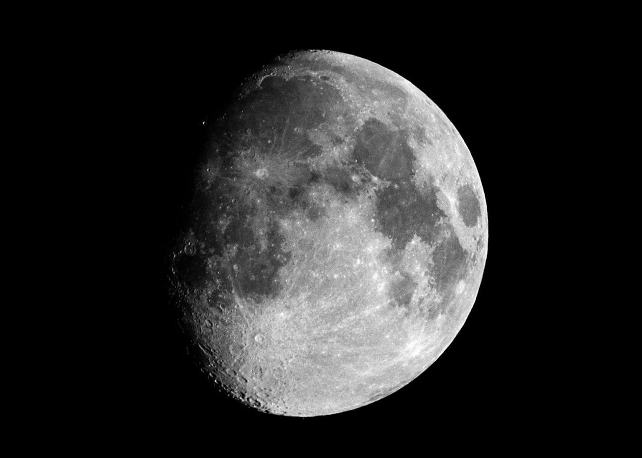 Indicii Ale Existentei Apei Pe Luna Descoperite De Cercetatorii Americani