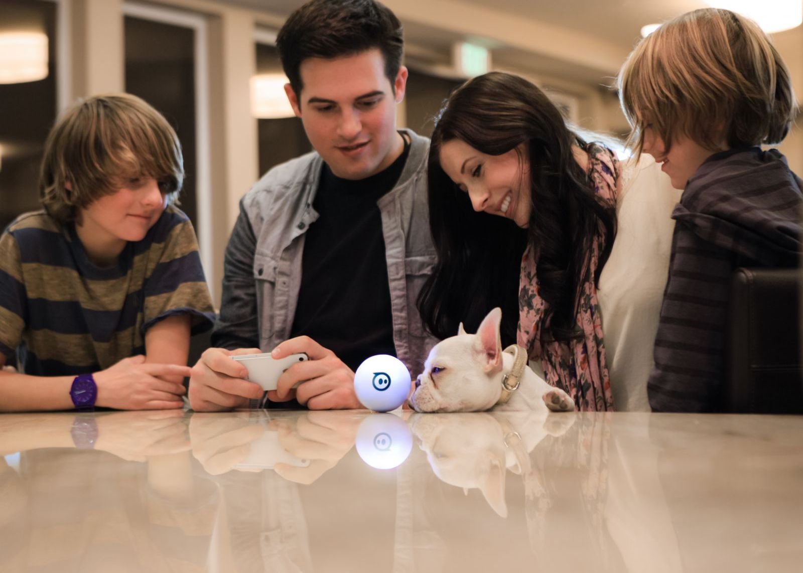 Mingea Inteligenta Si Tastatura Laser Au Ajuns In Studioul Ilikeit