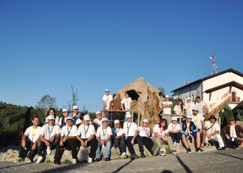 Tabara Micilor Genii Din Romania Elevii Construiesc Roboti Si Invata Cum Sa Ajunga Viitori Bill Gates