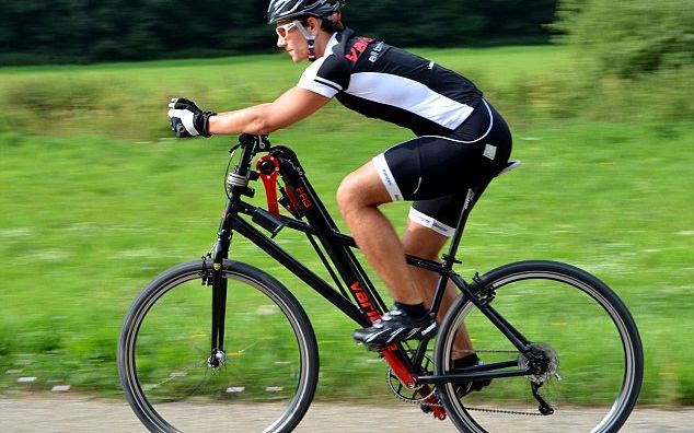 Varibike, bicicleta la care se poate pedala si cu mainile Varibike Bicicleta La Care Se Poate Pedala Si Cu Mainile