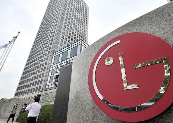 Razi Cu Lacrimi Cum Si Au Promovat Sud Coreenii De La Lg Cel Mai Nou Televizor