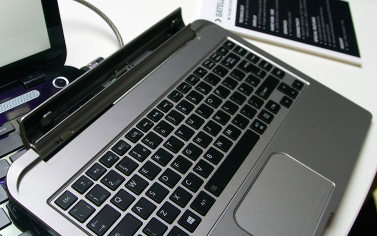 2 In 1 Laptop Si Tableta Toshiba Lanseaza Satellite W30t Si W30dt