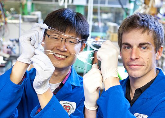 Gadgeturile transparente, la un pas de realitate. Inventia SF creata la Universitatea Harvard. VIDEO Gadgeturile Transparente La Un Pas De Realitate Inventia Sf Creata La Universitatea Harvard Video