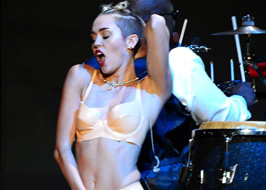 Te Ai Saturat De Miley Cyrus Un Add On Pentru Chrome Te Scapa De Ea De Pe Internet