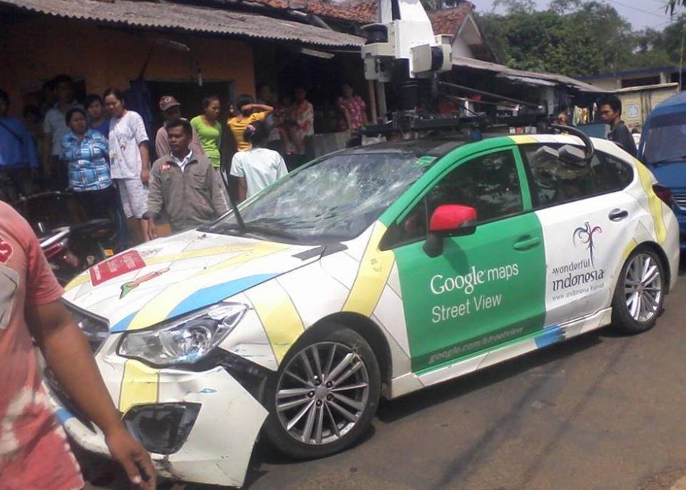 Doua Autobuze Si Un Camion Victimele Unei Masini Google Street View