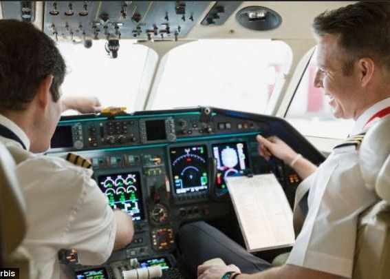 Miturile Din Jurul Zborurilor Cu Avionul Sunt Demontate De O Carte Scrisa De Un Fost Pilot