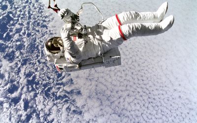 Slujba de vis pentru lenesi. Cum poti sa stai in pat si sa castigi 3.000 de lire lunar de la NASA