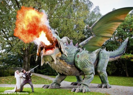 Fanny, cel mai mare dragon-robot din lume Fanny Cel Mai Mare Dragon Robot Din Lume