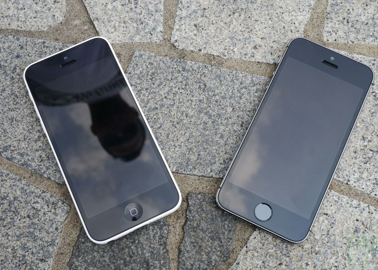 Iphne 5s Si 5c Testul Suprem Cat De Bine Rezista Daca Le Trantesti Pe Beton