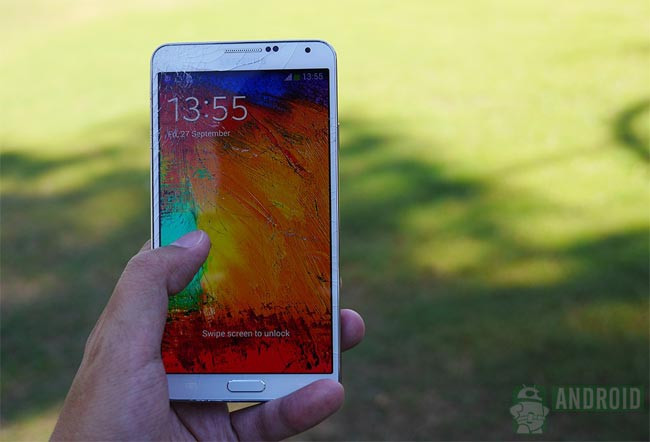 Galaxy Note 3, testul de rezistenta. Cum arata telefonul gigant dupa ce a fost scapat