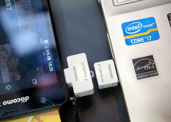 Toshiba Transferjet Cel Mai Rapid Mod De A Copia Filme De Pe Laptop In Smartphone Fara Niciun Cablu