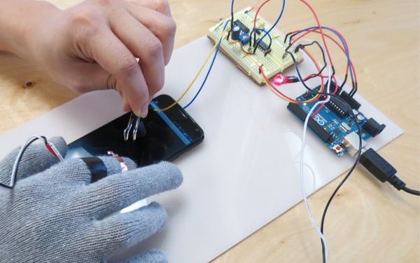 Care Este Cel Mai Bun Touchscreen Din Lume Diferenta Uriasa Intre Iphone 5 Iphone 4 Si Toate Telefoanele