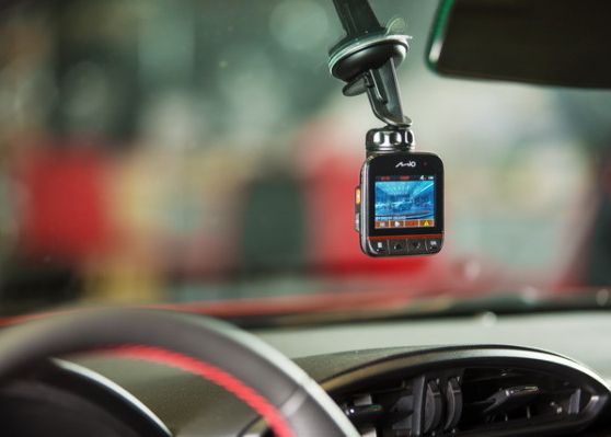 Mio MiVue 388 Nu Vei Mai Lua Amenda La Volan Mio Lanseaza Mivue 388 Camera Video Cu Gps Si Alerte Radar 4