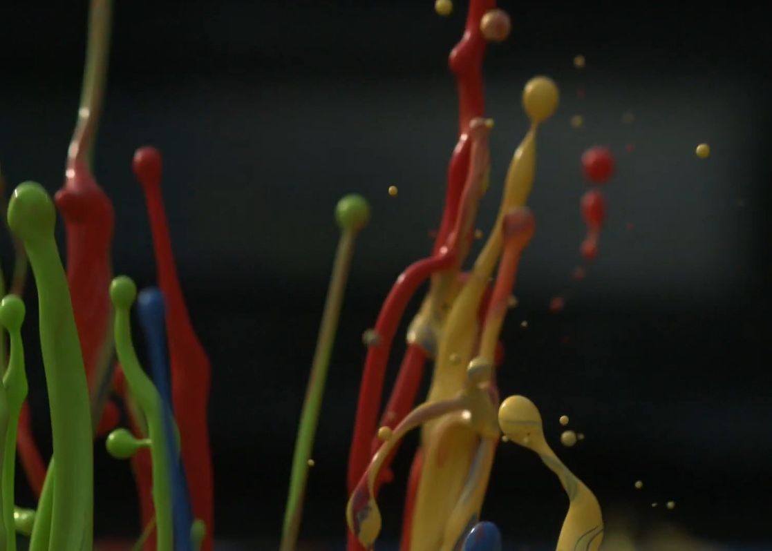 Cele 3 Ingrediente Necesare Pentru A Crea Arta 2 Nebuni 3 Cutii De Vopsea Si Un Speaker Nu A Mai Incercat