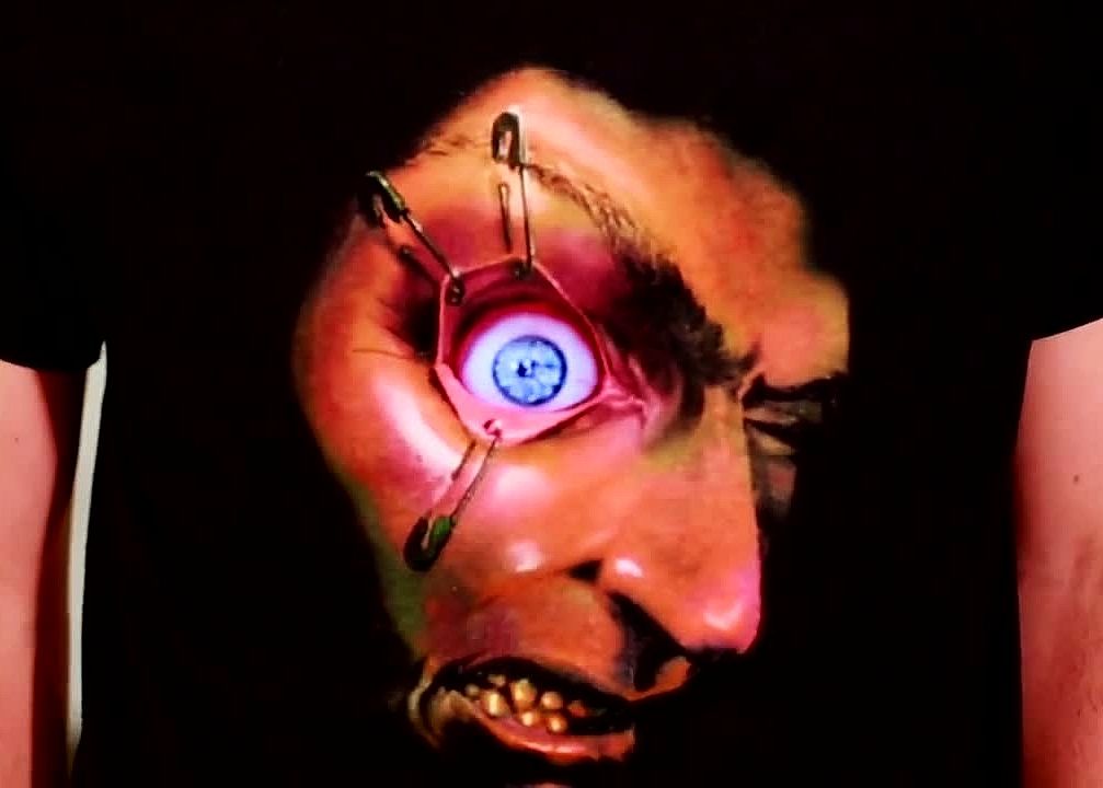 Fa Ti Cea Mai Tare Costum De Halloween Cu Un Simplu Tricou Si Un Iphone Sau Ipad