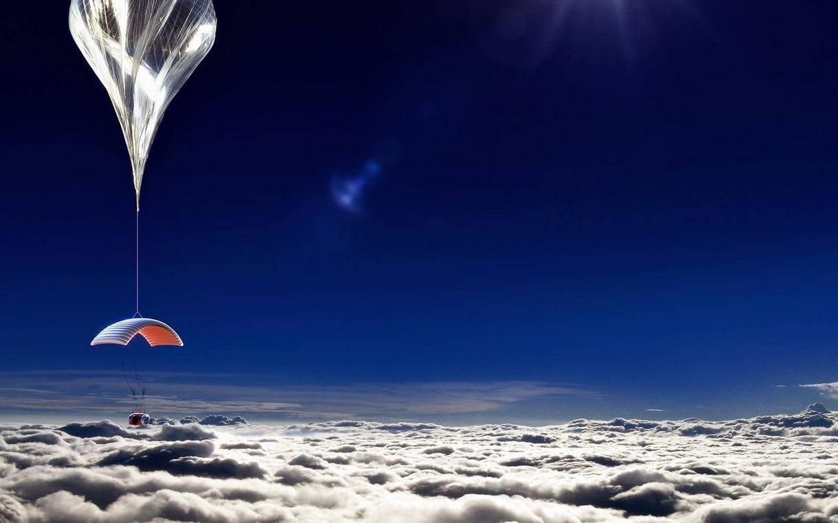 Masa La Inaltime Suspendat De O Macara O Nimica Toata Cina Luata In Stratosfera E Noua Fita