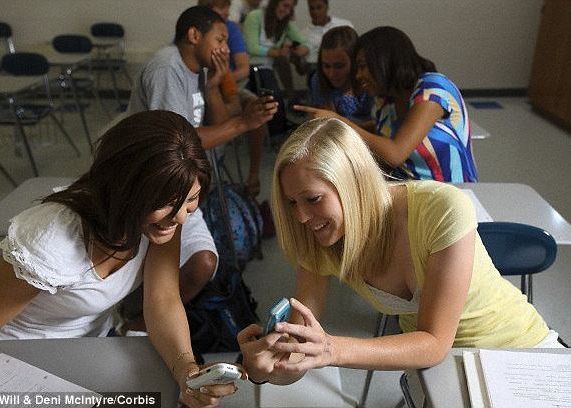 Telefonul Este Accesat De 11 Ori In Timpul Cursurilor Fapt Ce Afecteaza Notele Studentilor In Proportie