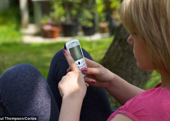 Te Parasesc Spun 17 Dintre Tineri Partenerilor Lor Prin Sms Sau E Mail