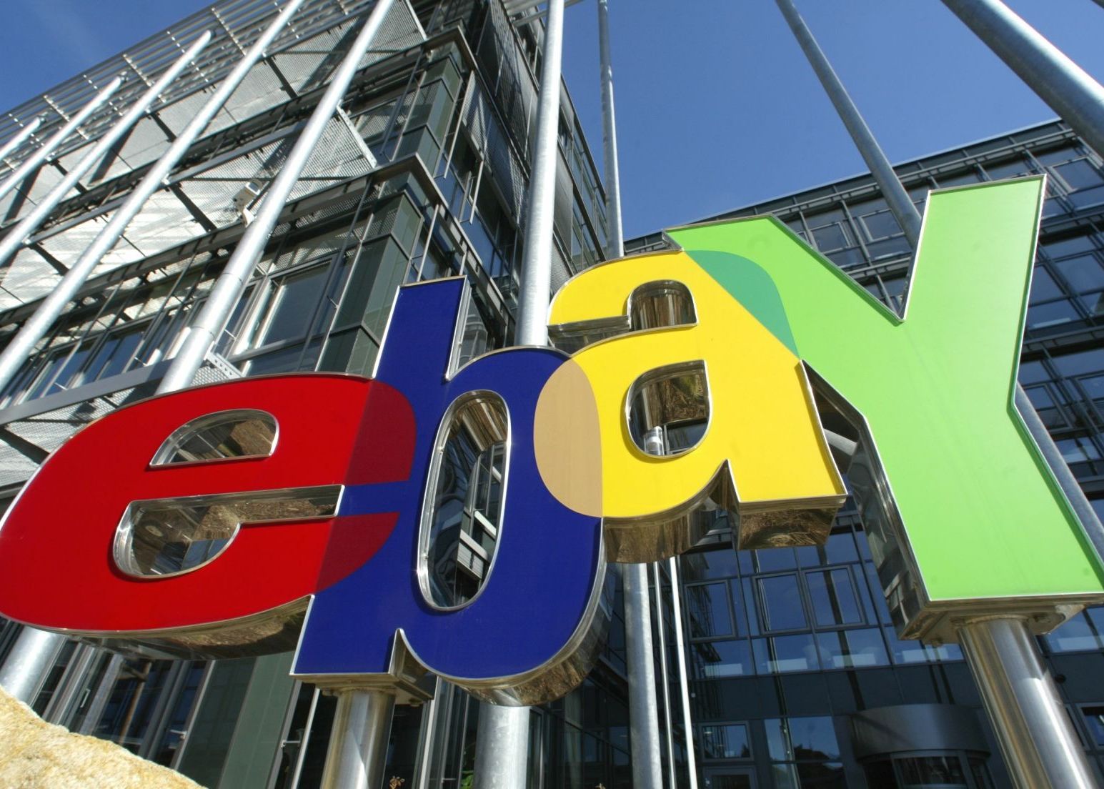 Frauda de milioane de dolari facuta de 6 romani pe eBay si pe cel mai mare site de masini din SUA Frauda De Milioane De Dolari Reusita De 6 Romani Pe Ebay Si Cel Mai Mare Site Comercial De Masini Din