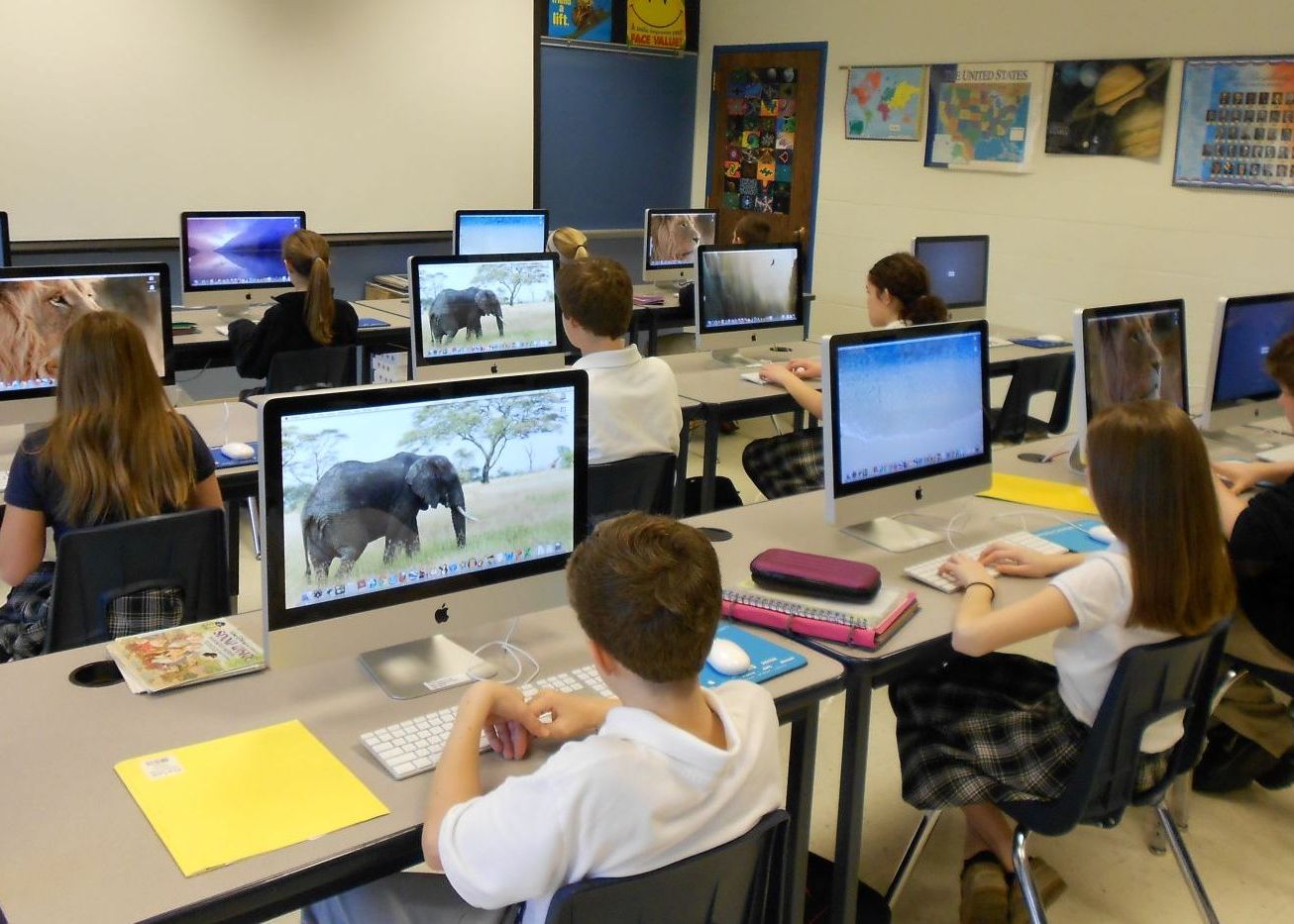 Cd Ul Cu Lectia De La Scoala Sau Tabla Interactiva Gadgeturi Care Ajuta Copiii Sa Invete Mai Usor 1