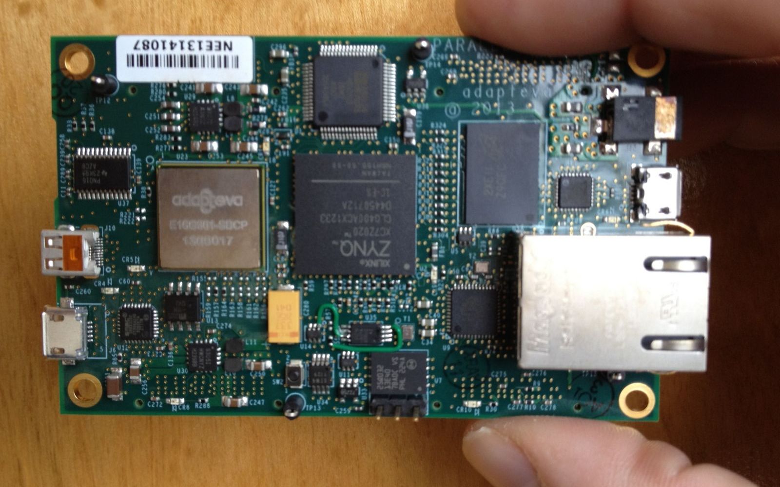 Parallella Supercomputerul Care Costa Doar 99 De Dolari Si E Cat Un Card