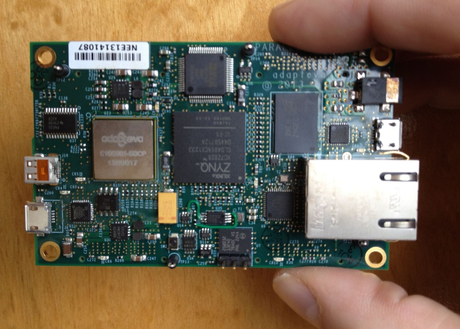 Parallella Supercomputerul Care Costa Doar 99 De Dolari Si E Cat Un Card