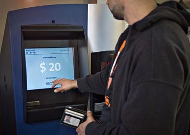 Primul ATM de unde se pot extrage Bitcoins este in serviciu la Vancouver Primul Atm De Unde Se Pot Extrage Bitcoins Este In Serviciu La Vancouver