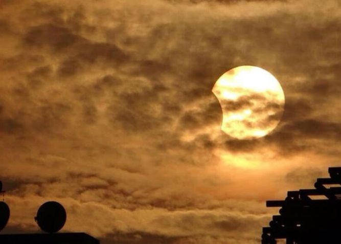 Cum S A Vazut Ieri Eclipsa Hibrida In Lume