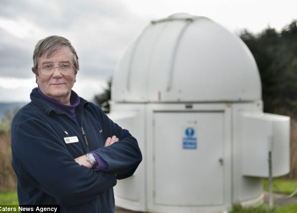 Misiunea Lui Este Salvarea Pamantului Galezul Care Monitorizeaza Asteroizii Cu Un Observator Construit