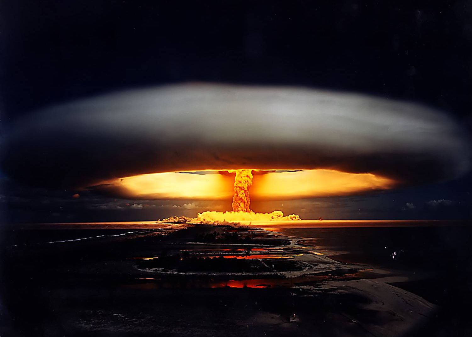 Ramai interzis! Cum arata 53 de ani de explozii nucleare in doar 7 minute Ramai Interzis Cum Arata 53 De Ani De Explozii Nucleare In Doar 7 Minute