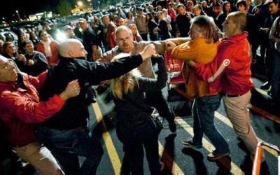 Aceasta e fata urata a Black Friday. Pumni, sange si batai generale in ziua reducerilor!